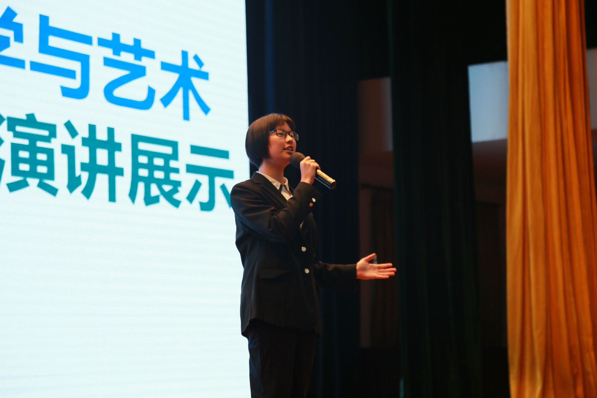 2六位演讲同学照片 (1).JPG