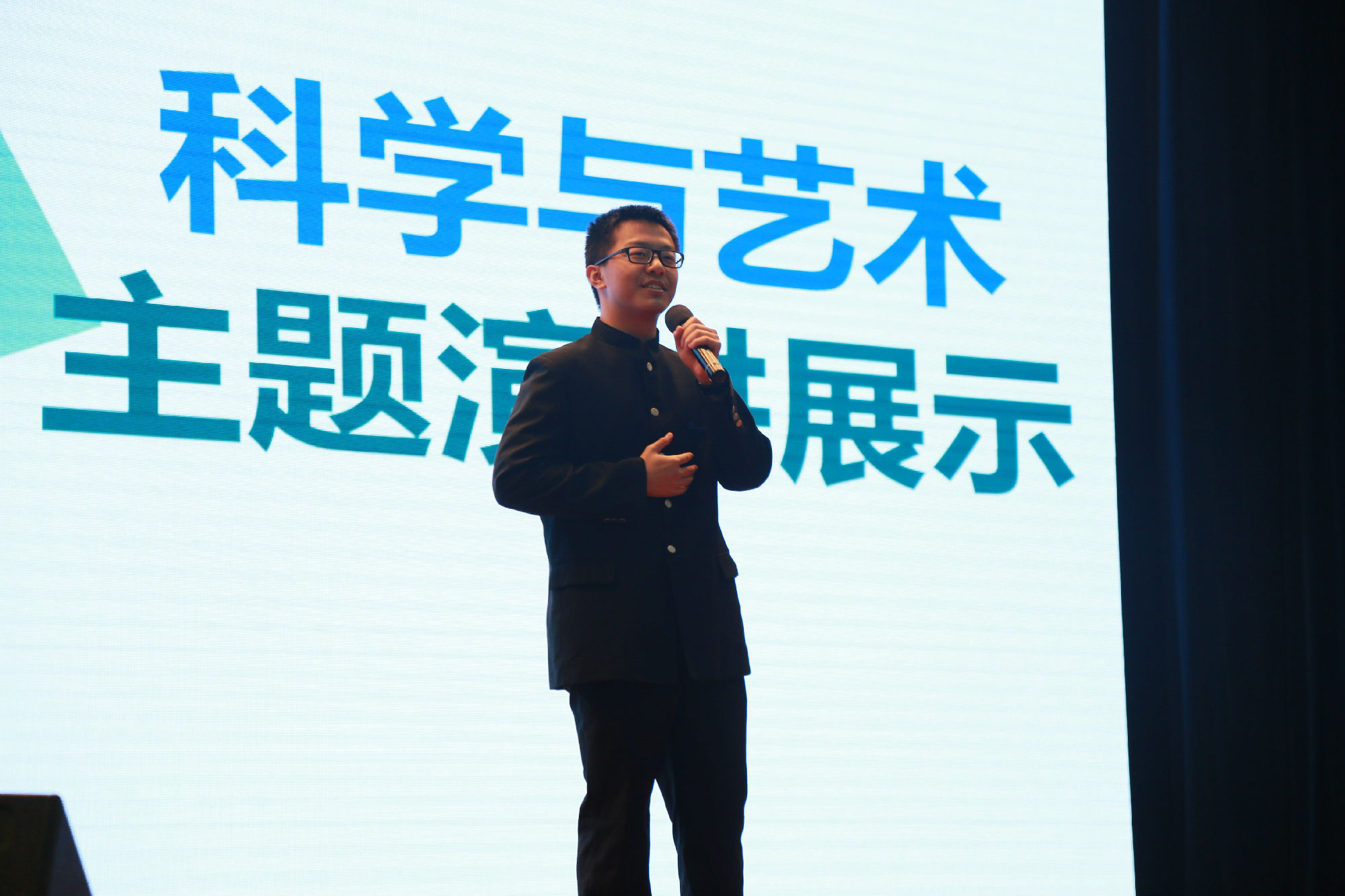 2六位演讲同学照片 (2).JPG