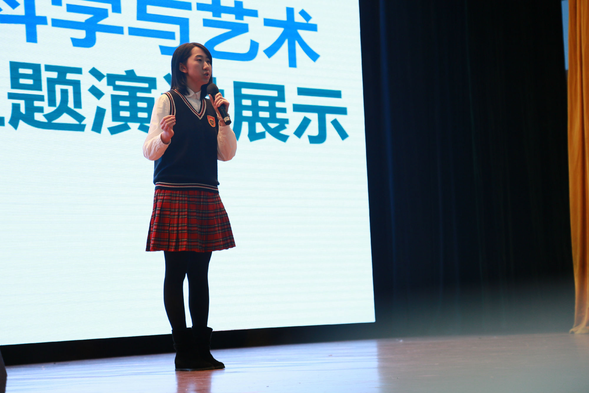 2六位演讲同学照片 (3).JPG