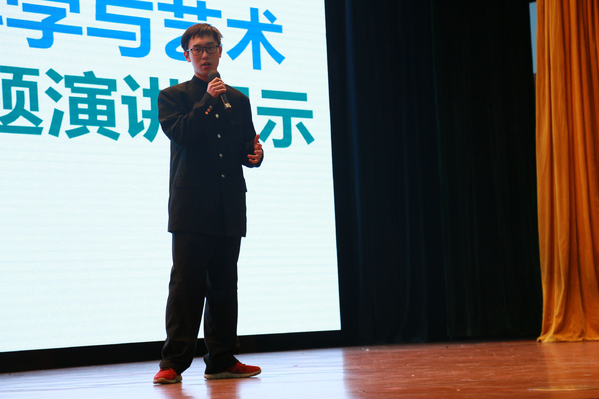 2六位演讲同学照片 (4).JPG